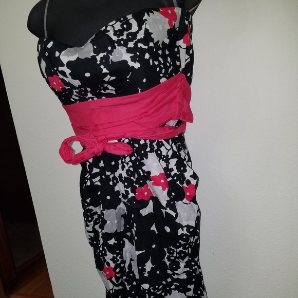 Charlotte Russe Floral Sleeveless Midi Dress - Picture 3 of 4
